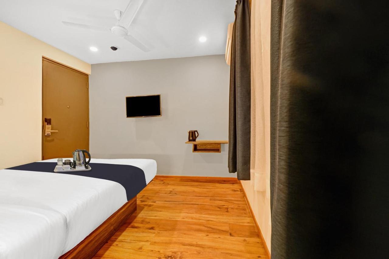 Hotel Super Townhouse Oak Hillside Aqua Khandagiri Exterior foto