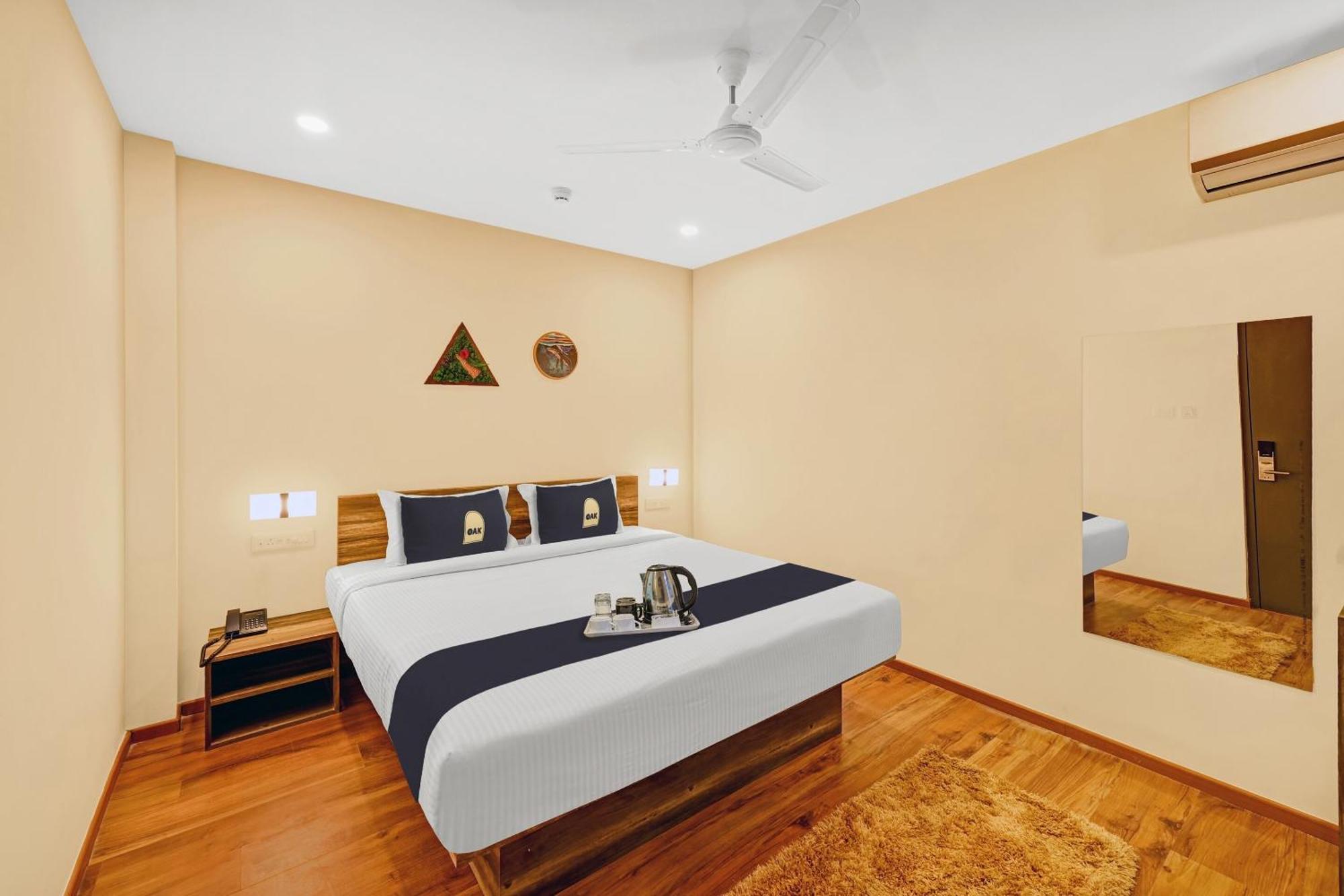 Hotel Super Townhouse Oak Hillside Aqua Khandagiri Exterior foto